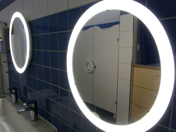 Waschraum Spiegel